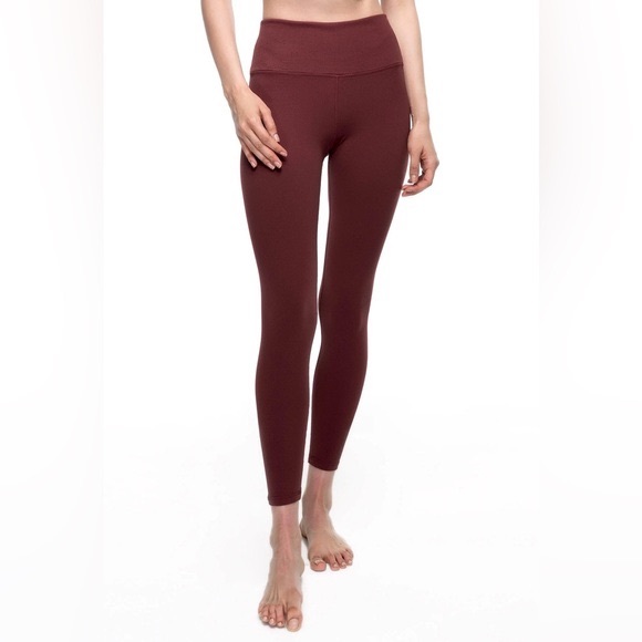 Avocado Supplex Universal Legging in Carmine - Picture 1 of 13